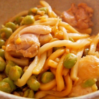 鶏とえんどう豆の中華風焼きうどん